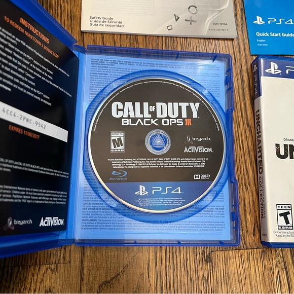 SONY PlayStation PS4 Model CUH-1215A Console with 2 controllers and 2 games - Picture 11 of 12